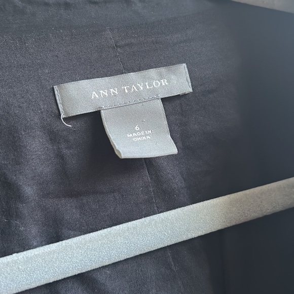 Ann Taylor Black Blazer, Like New, Size 6 - Picture 4 of 5